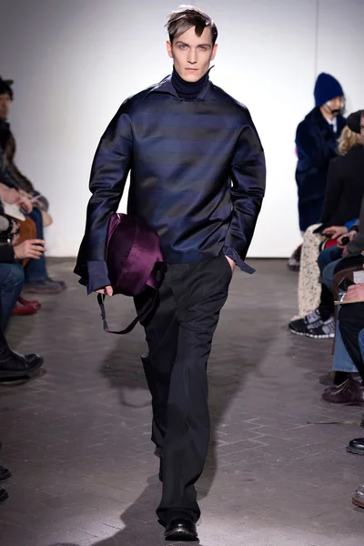 Look 25